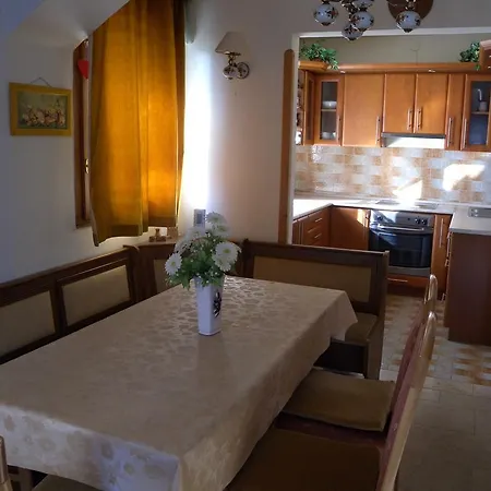 4-Bedroom Holiday Home In Balatonboglar/Balaton 18221 *
