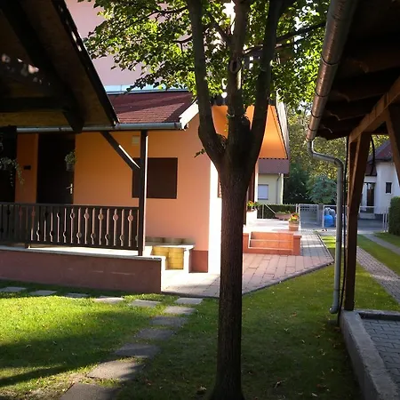 4-Bedroom Holiday Home In Balatonboglar/Balaton 18221 *