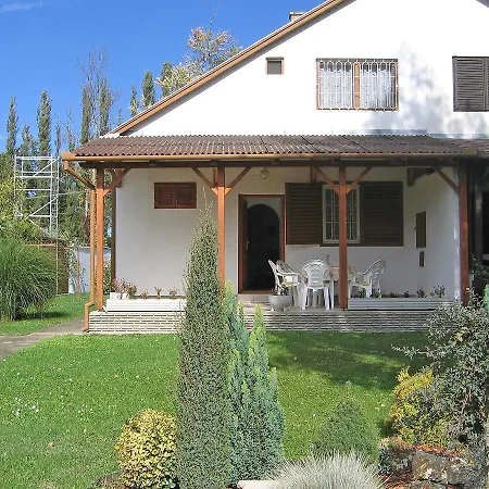 4-Bedroom Holiday Home In Balatonboglar/Balaton 18221 *