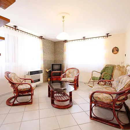 4-Bedroom Holiday Home In Balatonboglar/Balaton 18221